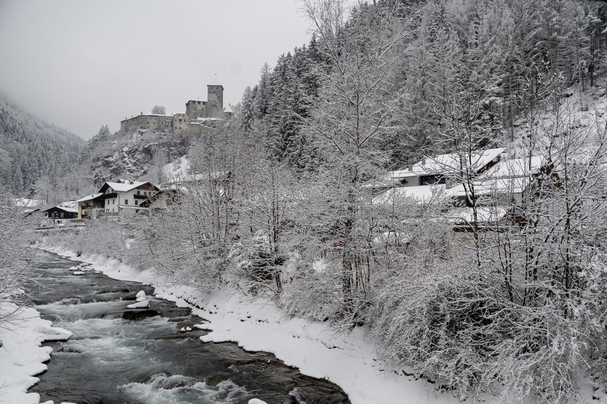 Residenz Feldmuehle Unterhalb Der Burg Taufers Apartman Campo Tures Kültér fotó